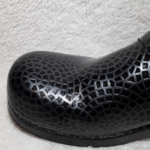 Dansko Black Patterned Clogs Size 41 - Picture 10 of 13